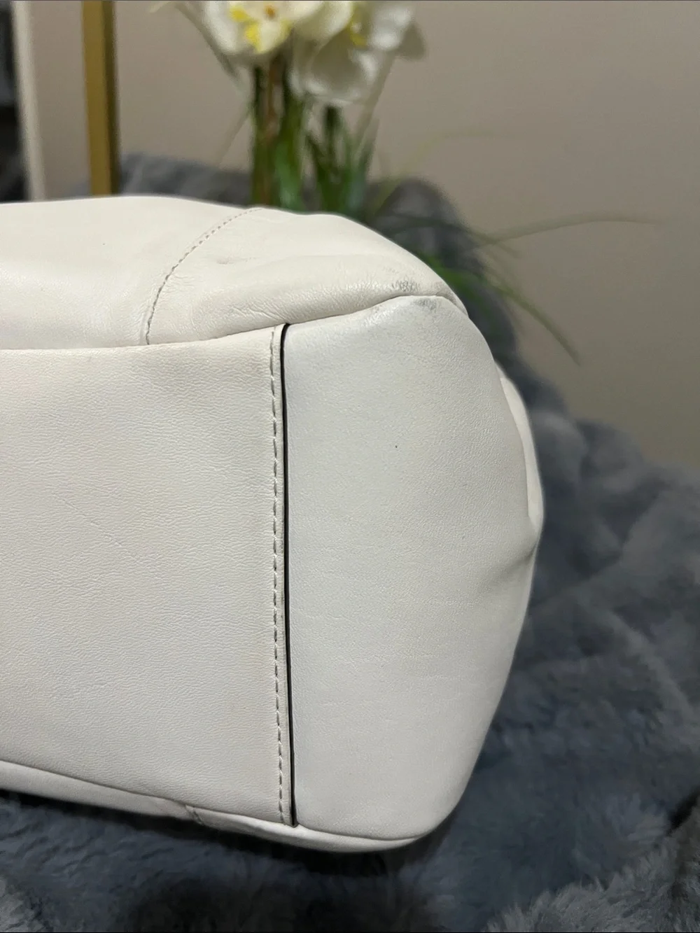 Coach Daisy Spectator White / Blue / Periwinkle Hobo Bag EUC retail $358